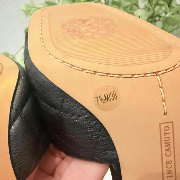 Vince Camuto Reselm Quilted Mule Heel Black Womens 7.5 Excellent Like New - Picture 4 of 5